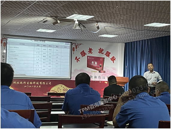 袁老師進(jìn)行工作指導(dǎo) 袁老師進(jìn)行工作指導(dǎo)